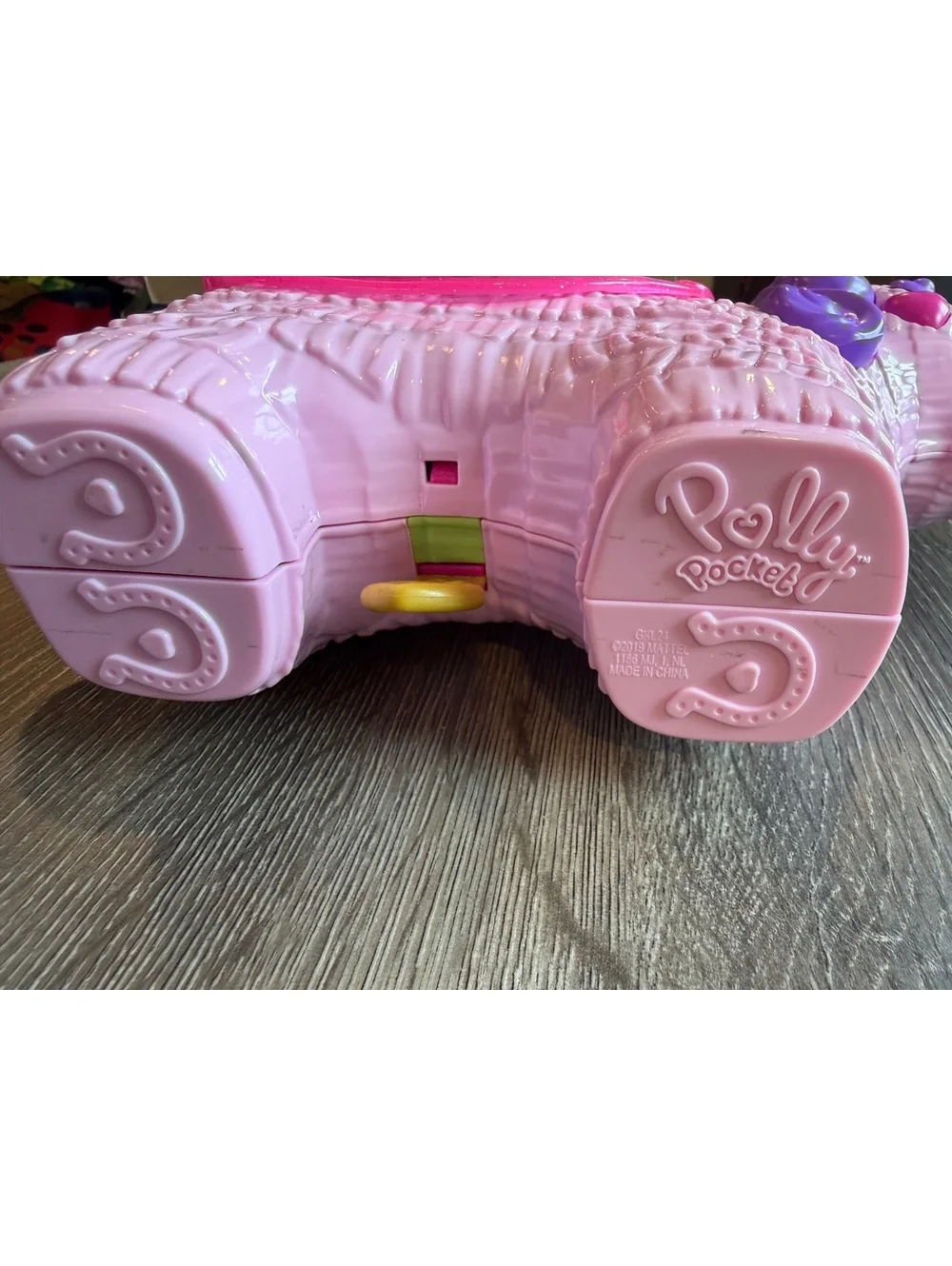 Polly Pocket Unicorn Purse Compact Playset 2019 Mattel GKL24 w/ 1 hatchimal